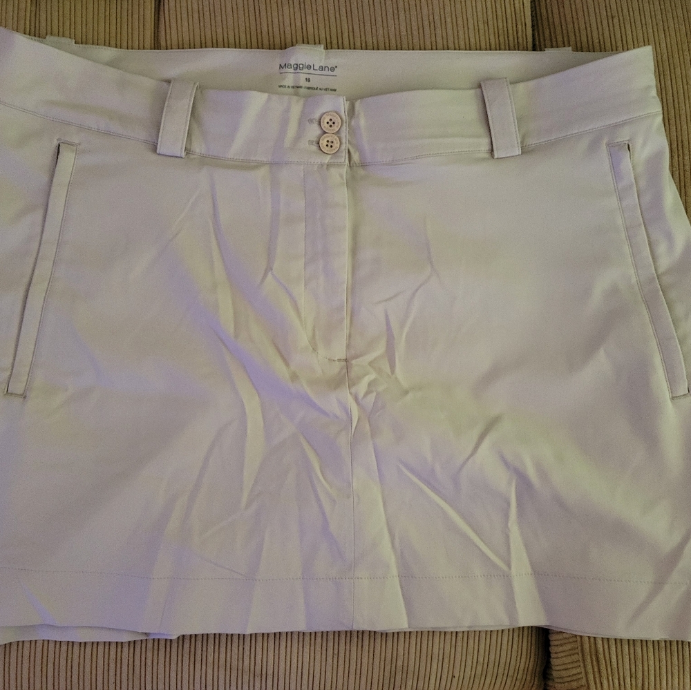 MAGGIE LANE Golf Skirt, Size 16, Light Khaki Color